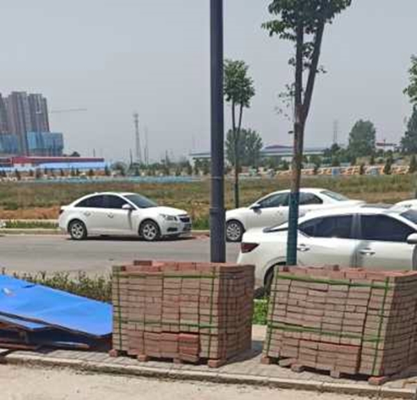 洛陽老城區中鑫家苑透水磚施工工程(正在施工中) 洛陽老城區中鑫家苑透水磚施工工程(正在施工中)